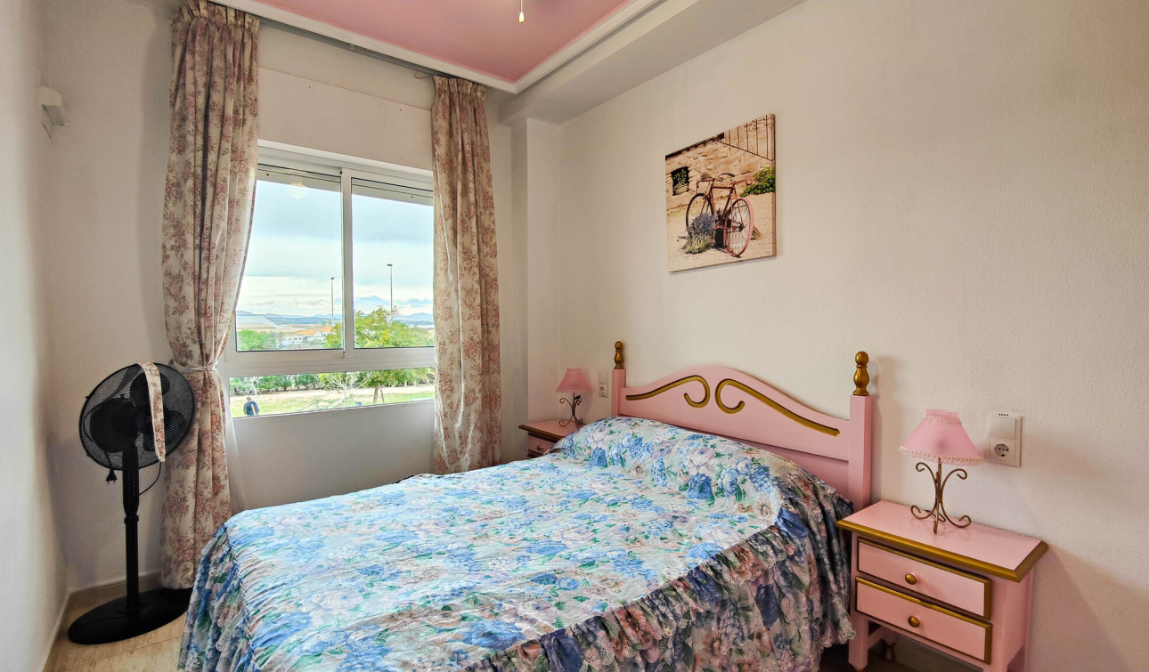 Resale - Apartment / Flat - Torrevieja - torrevieja