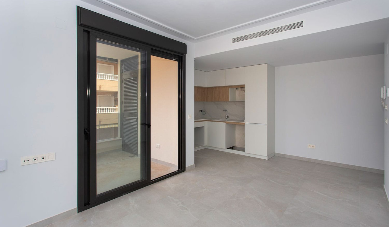 Resale - Apartment / Flat - Torrevieja
