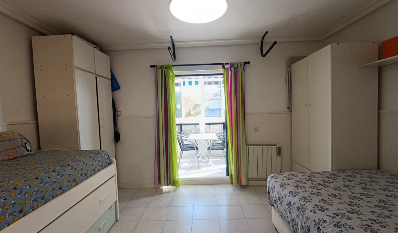 Resale - Apartment / Flat - Torrevieja