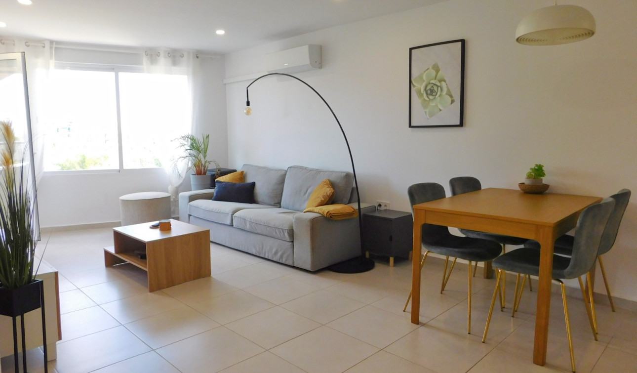 Resale - Apartment / Flat - Torrevieja