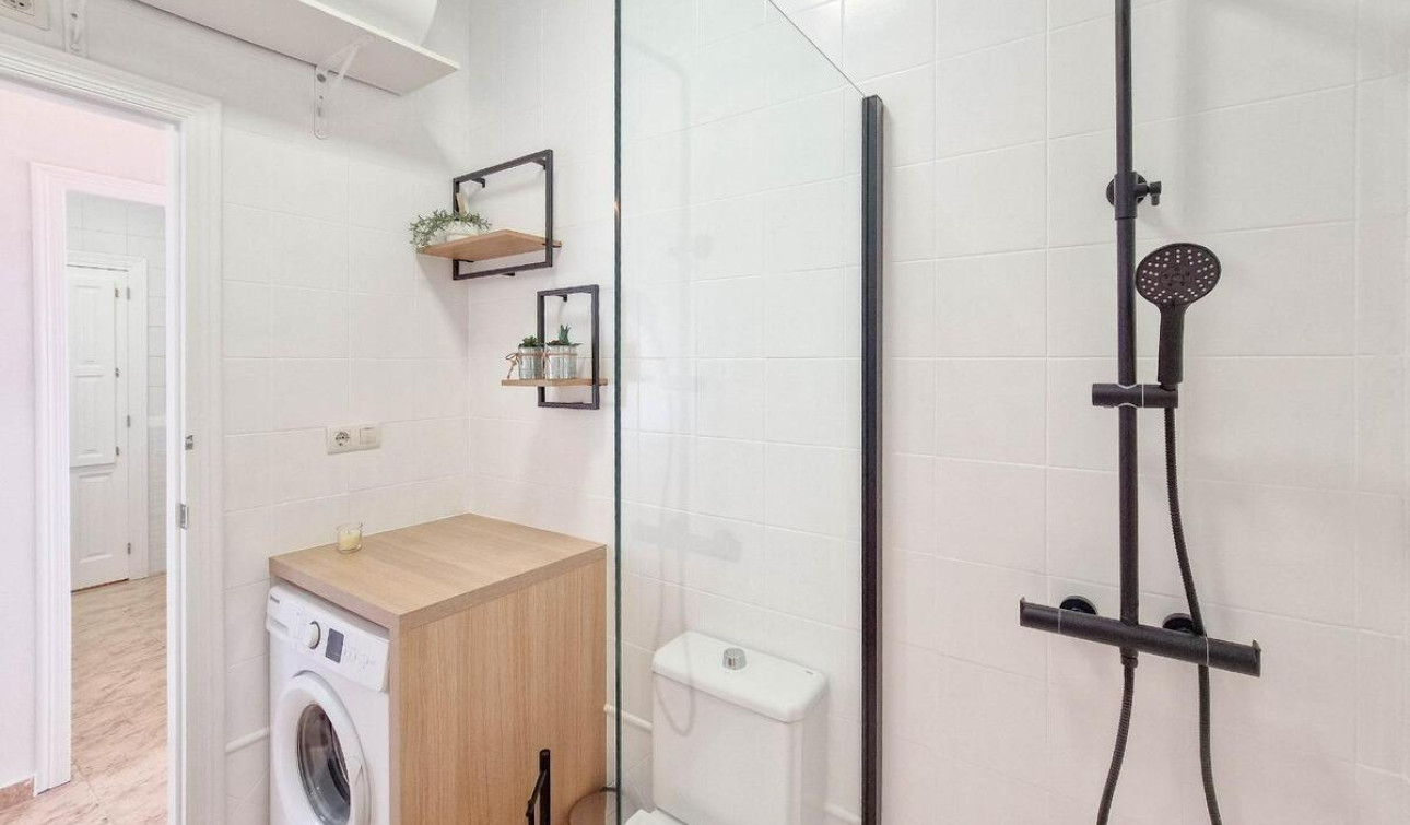 Resale - Apartment / Flat - Torrevieja