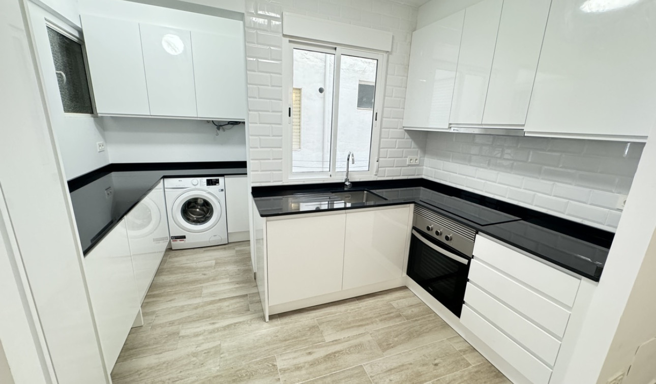 Resale - Apartment / Flat - Torrevieja