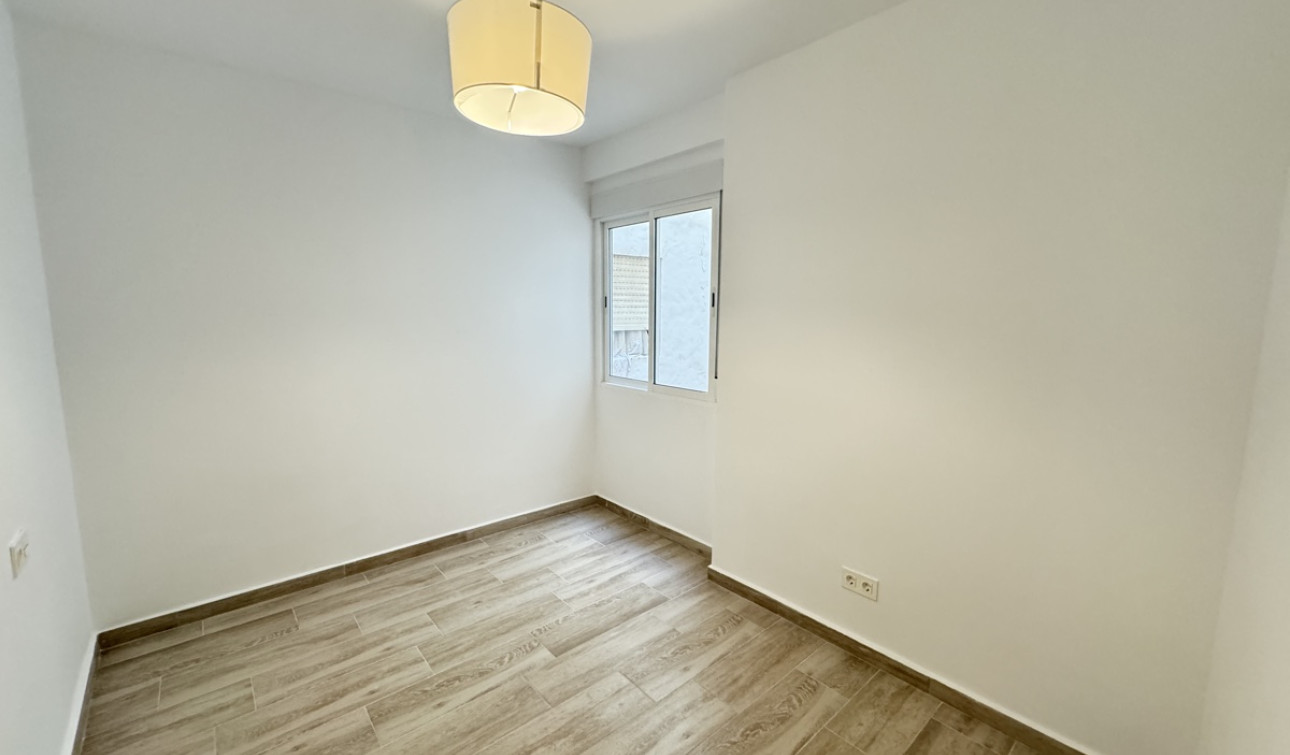 Resale - Apartment / Flat - Torrevieja