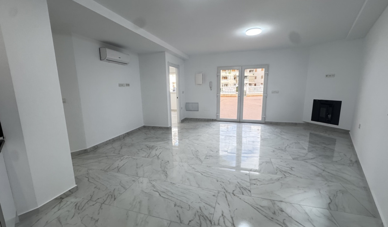 Resale - Apartment / Flat - Torrevieja