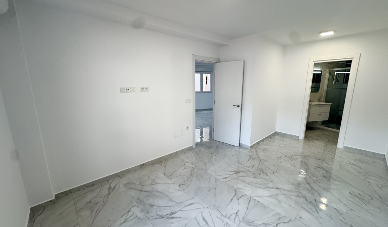 Resale - Apartment / Flat - Torrevieja