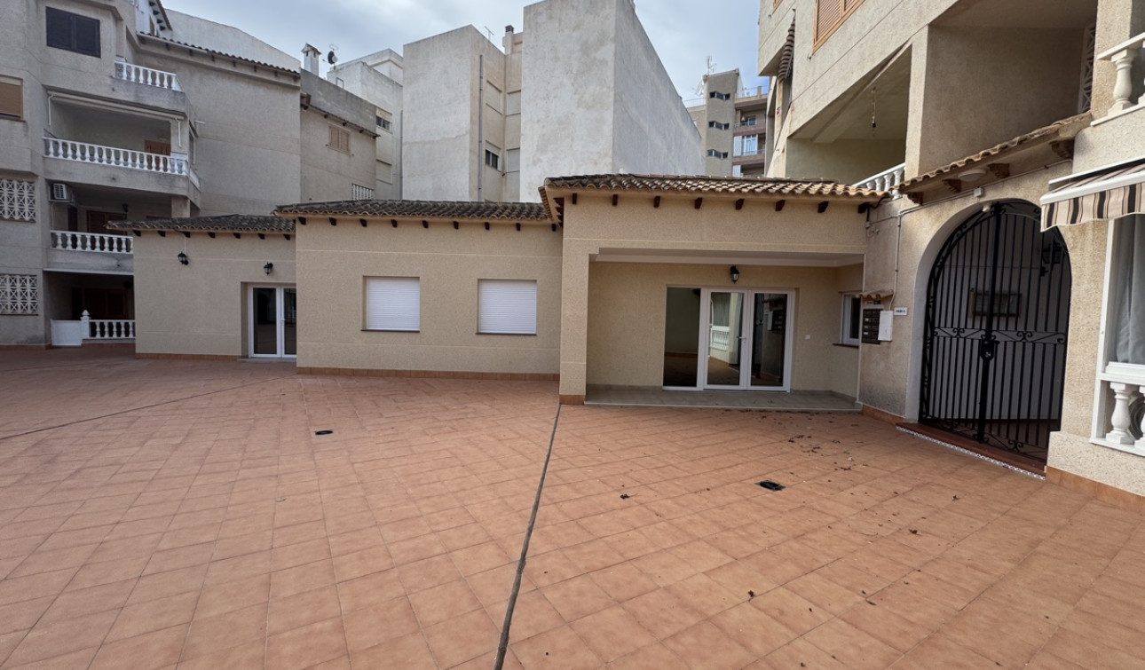 Resale - Apartment / Flat - Torrevieja