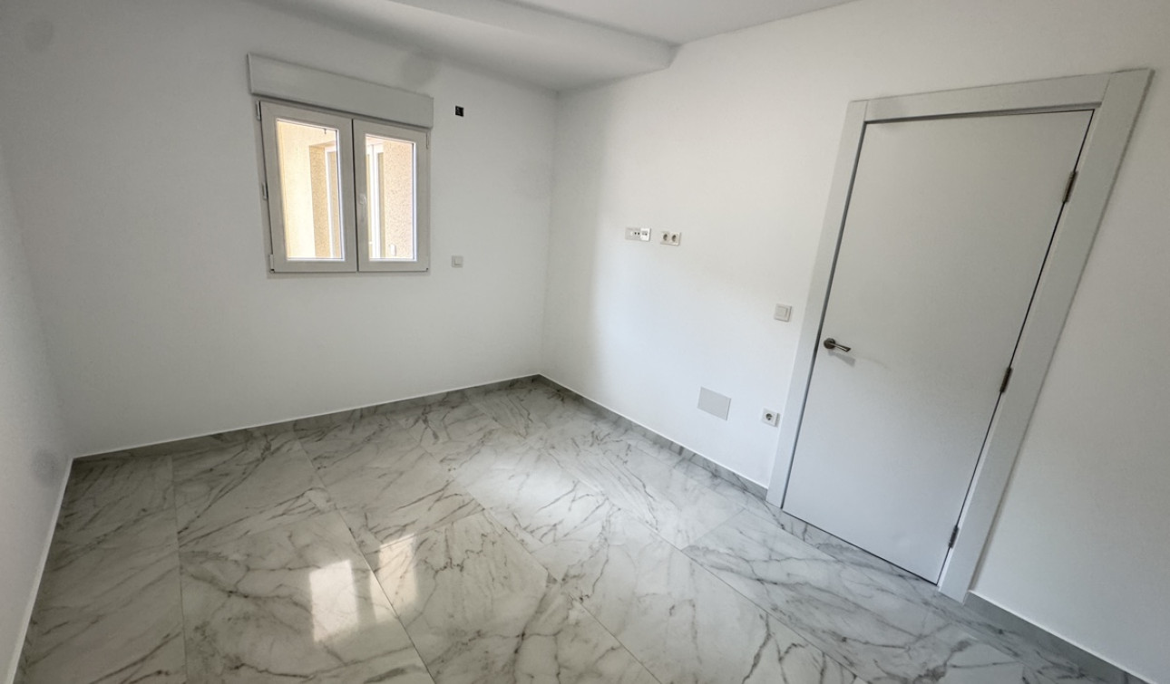 Resale - Apartment / Flat - Torrevieja