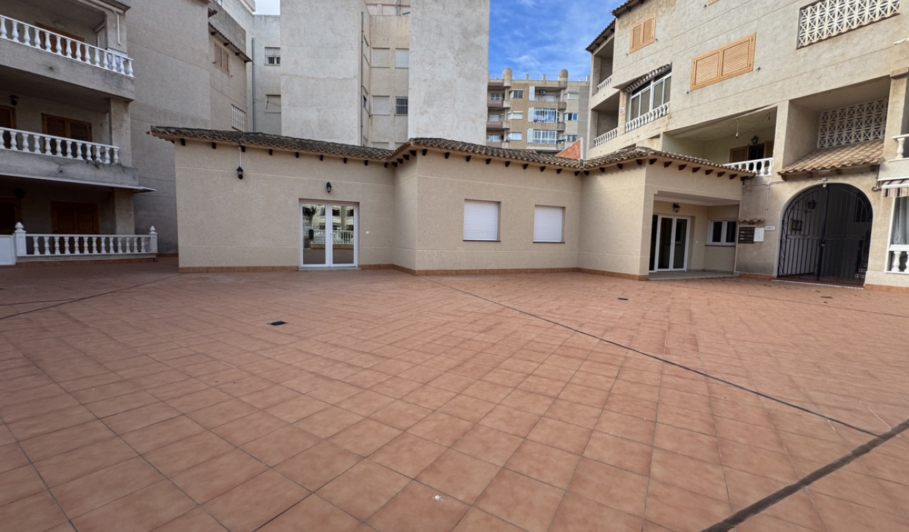 Resale - Apartment / Flat - Torrevieja