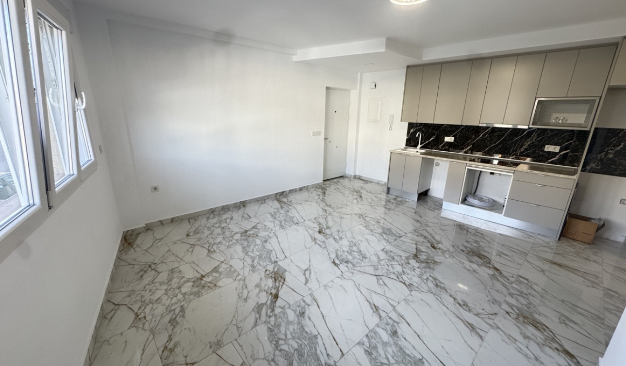 Resale - Apartment / Flat - Torrevieja