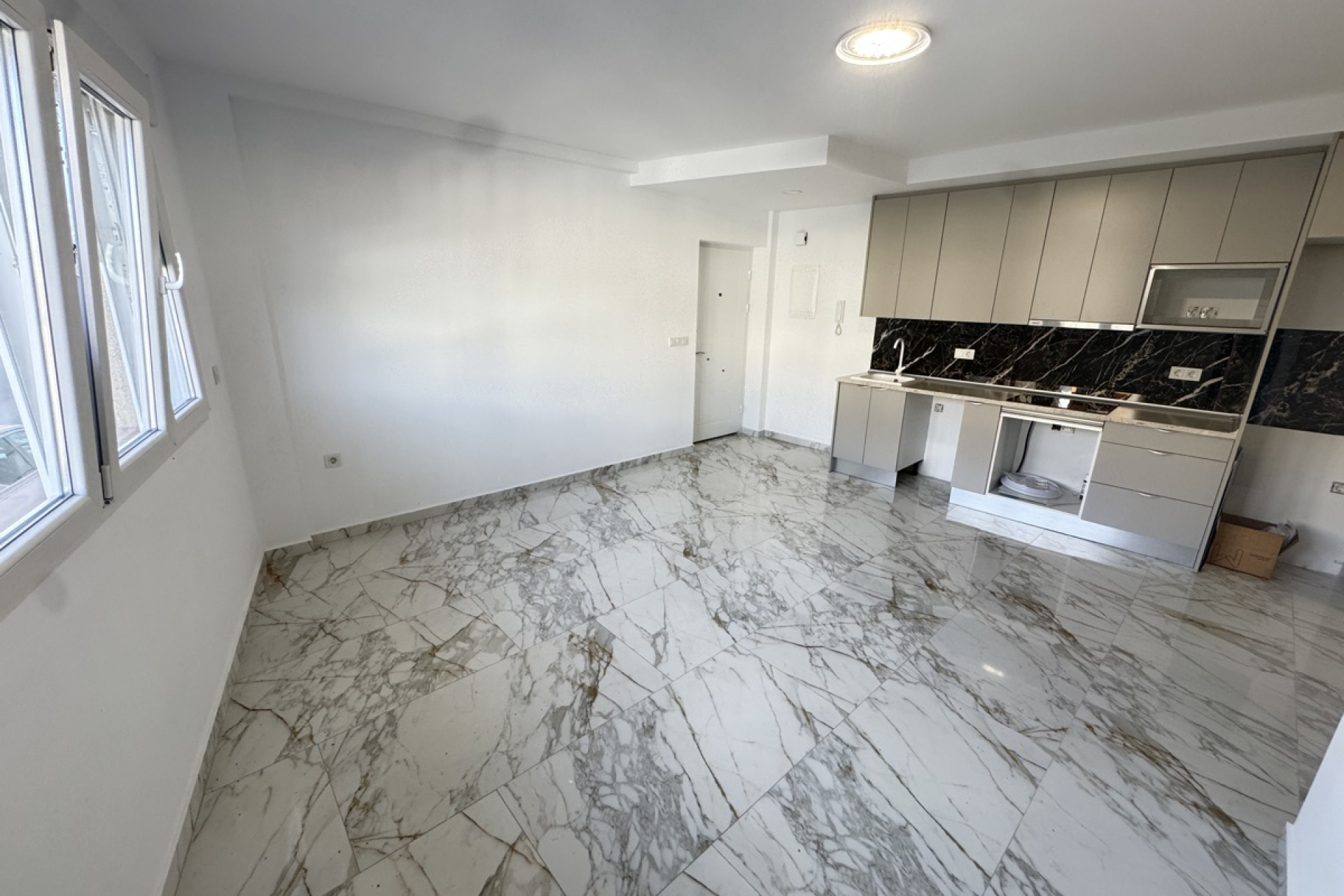 Resale - Apartment / Flat - Torrevieja