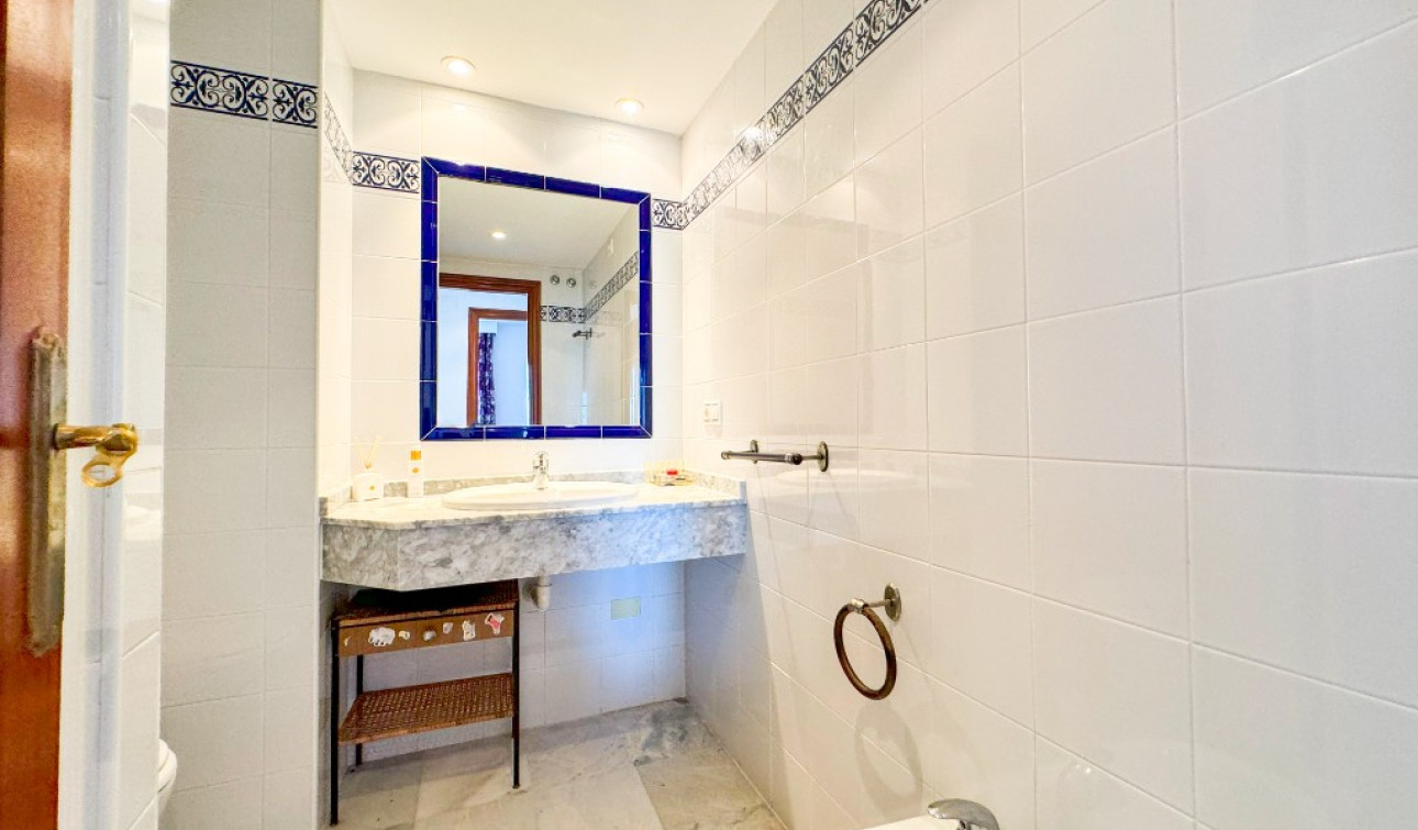 Resale - Apartment / Flat - Torrevieja