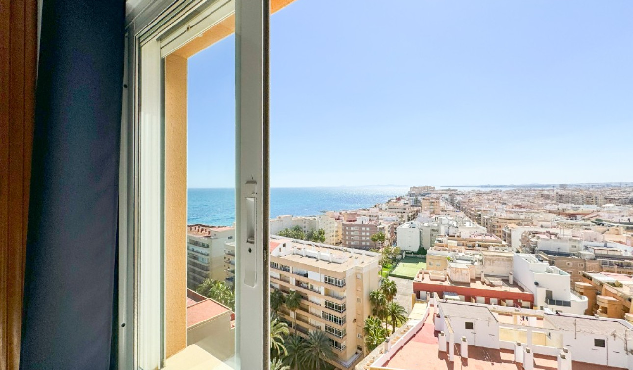 Resale - Apartment / Flat - Torrevieja