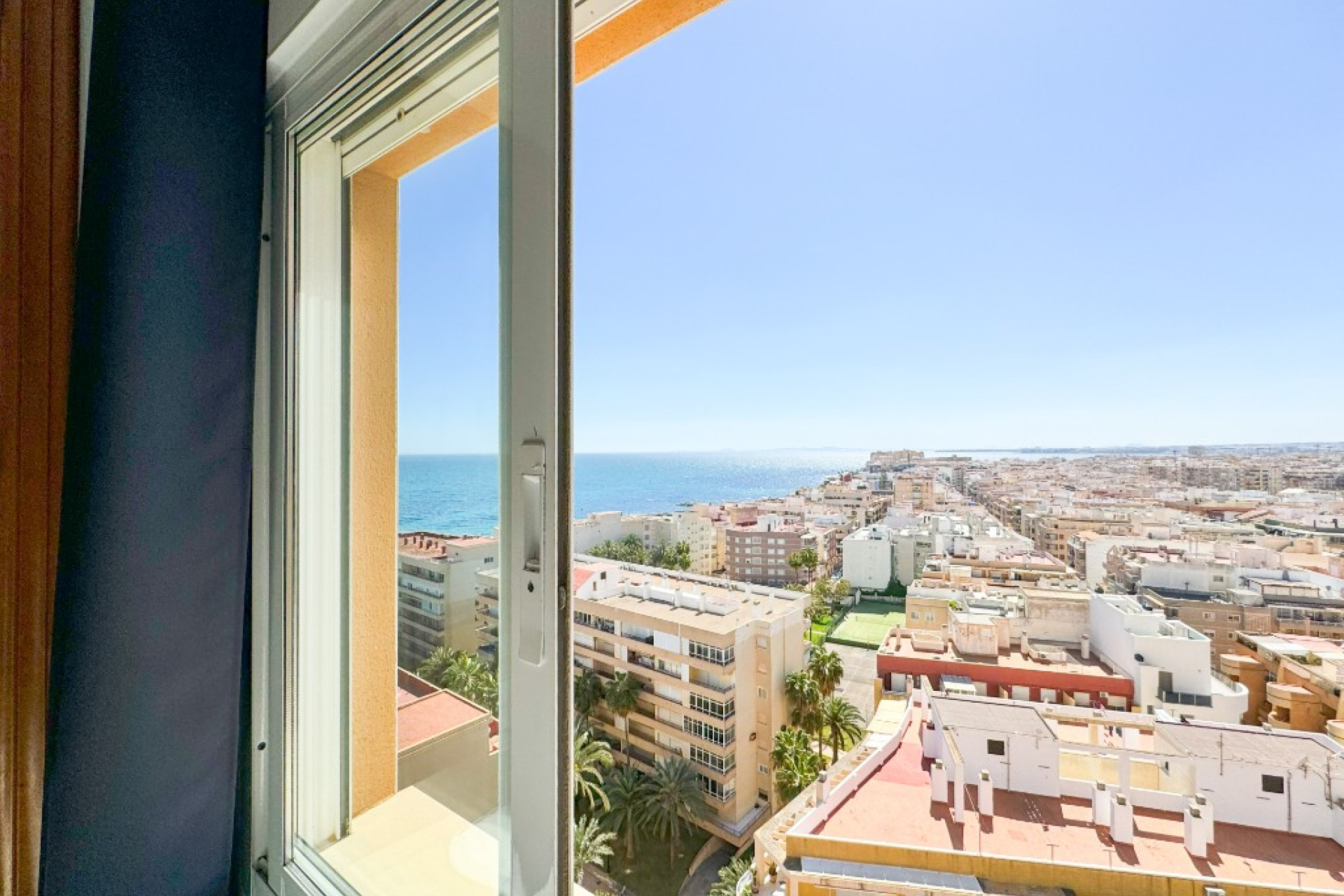 Resale - Apartment / Flat - Torrevieja