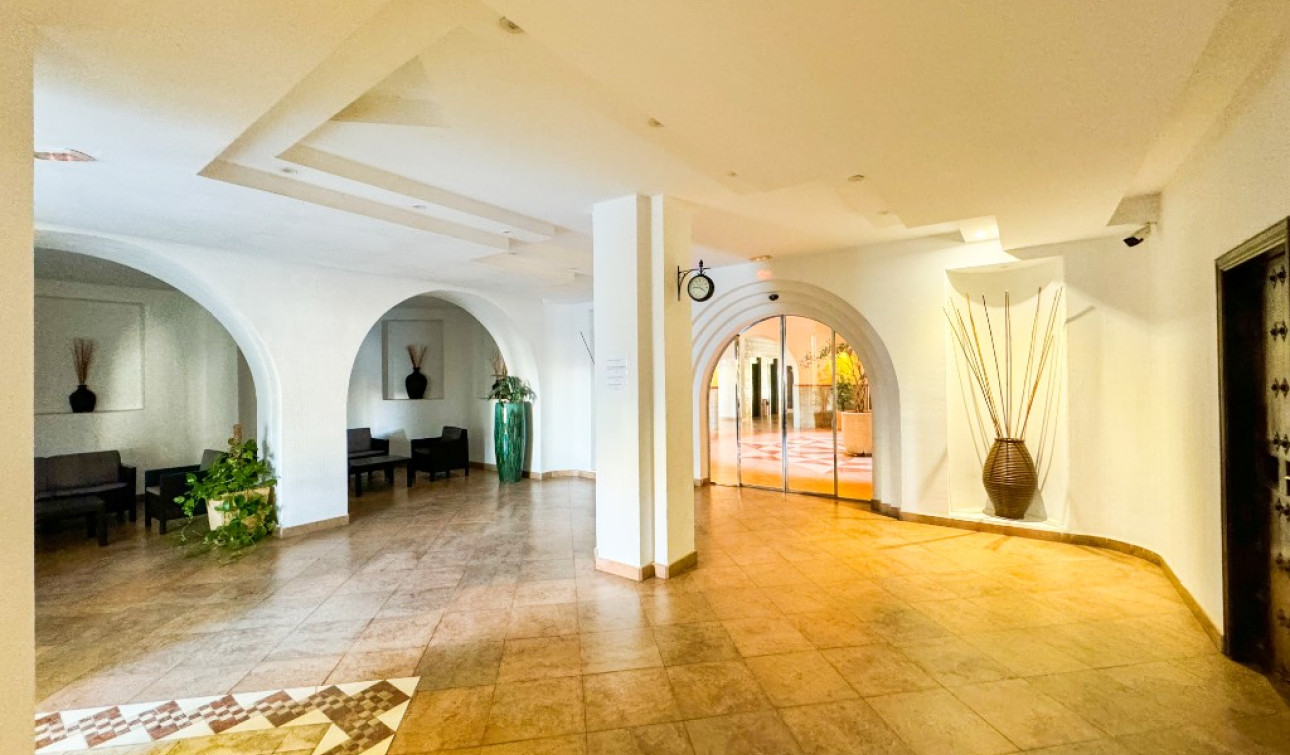 Resale - Apartment / Flat - Torrevieja