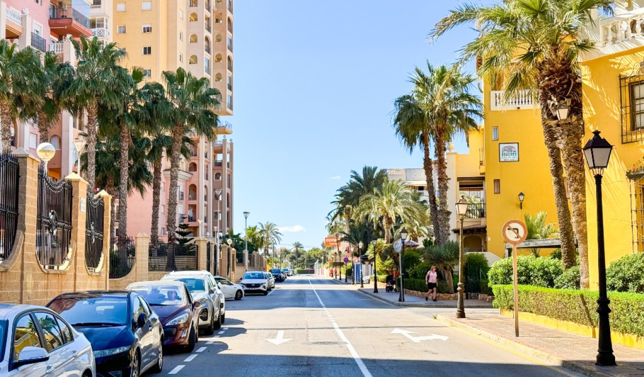 Resale - Apartment / Flat - Torrevieja