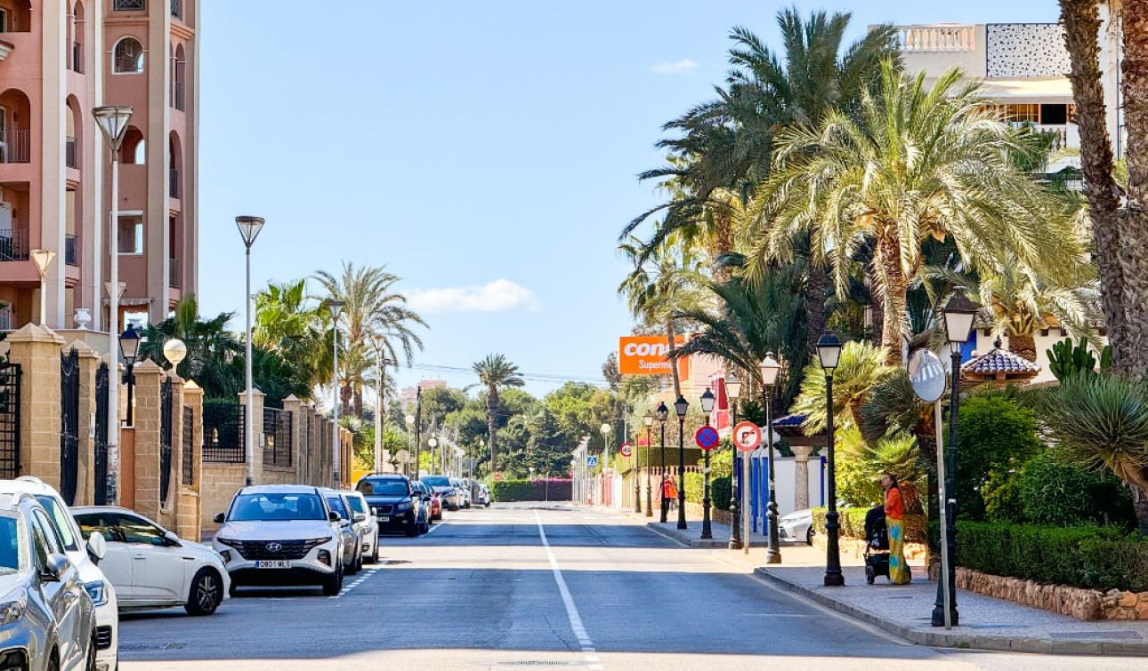 Resale - Apartment / Flat - Torrevieja