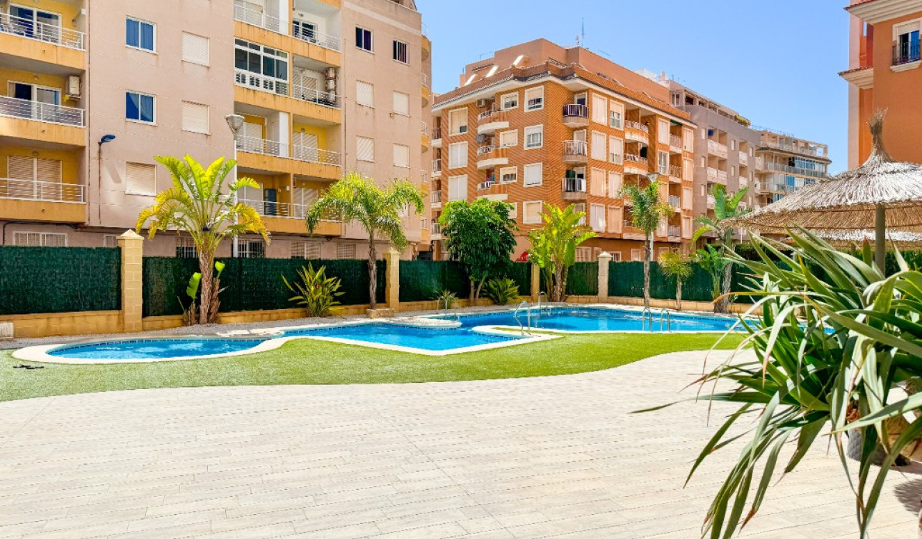 Resale - Apartment / Flat - Torrevieja