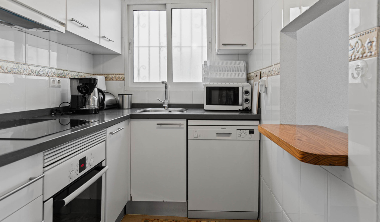 Resale - Apartment / Flat - Torrevieja