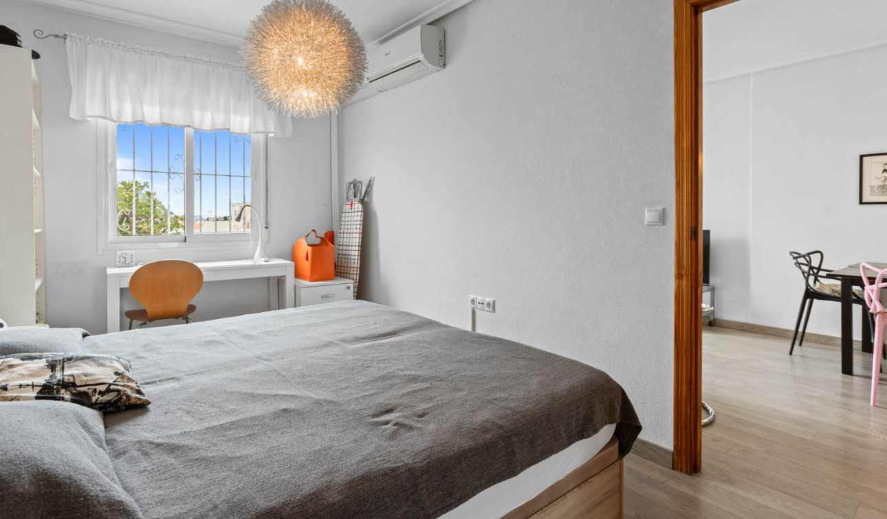 Resale - Apartment / Flat - Torrevieja