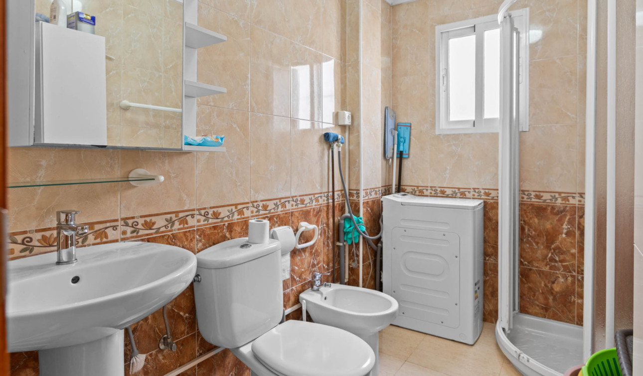 Resale - Apartment / Flat - Torrevieja