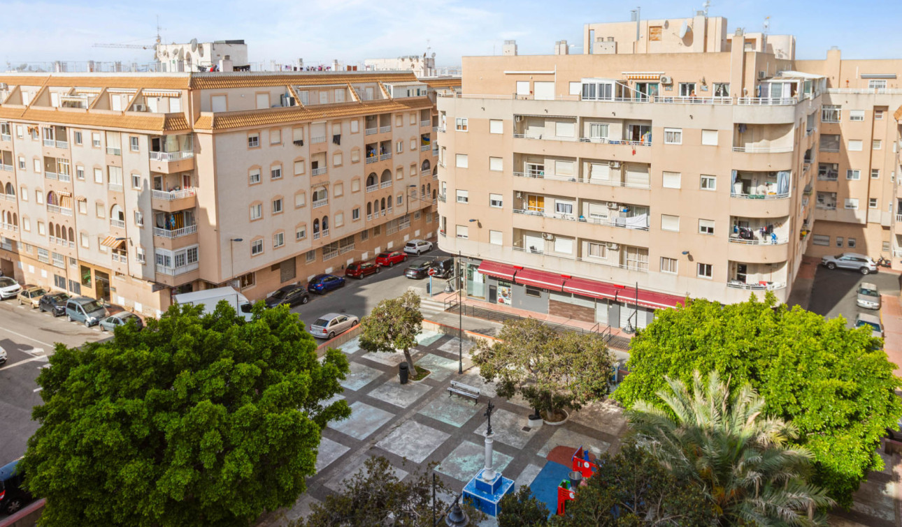 Resale - Apartment / Flat - Torrevieja