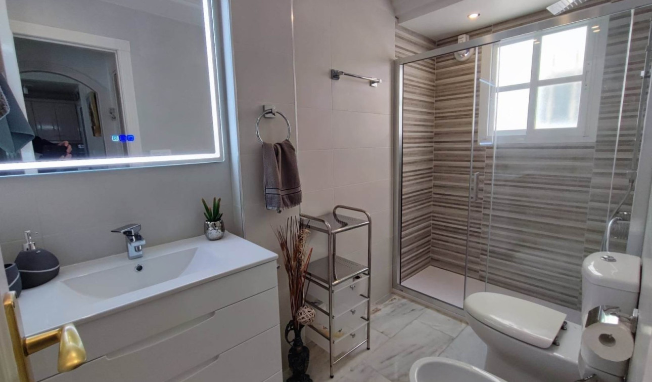 Resale - Apartment / Flat - Torrevieja