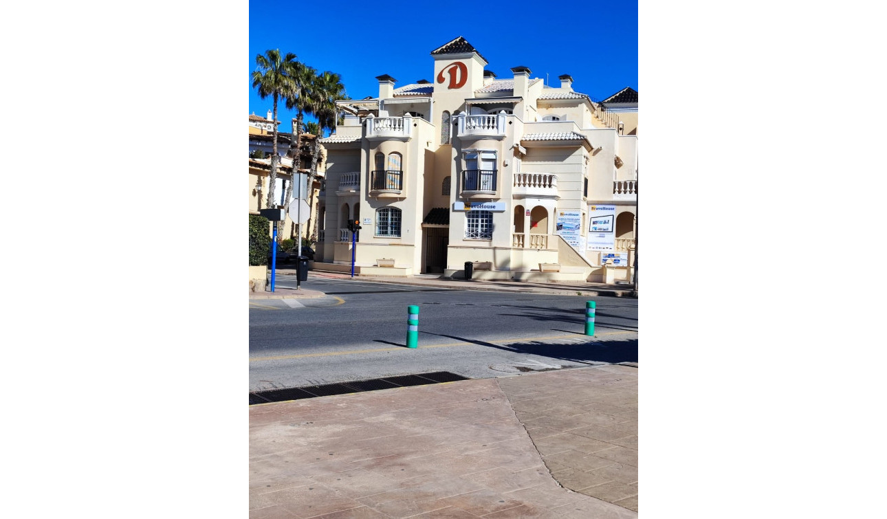 Resale - Apartment / Flat - Torrevieja