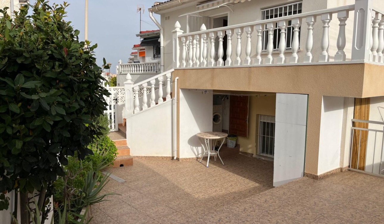 Resale - Apartment / Flat - Torrevieja