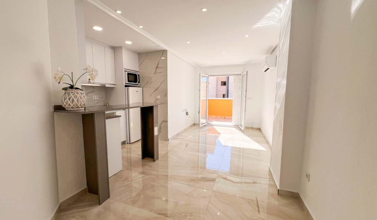 Resale - Apartment / Flat - Torrevieja