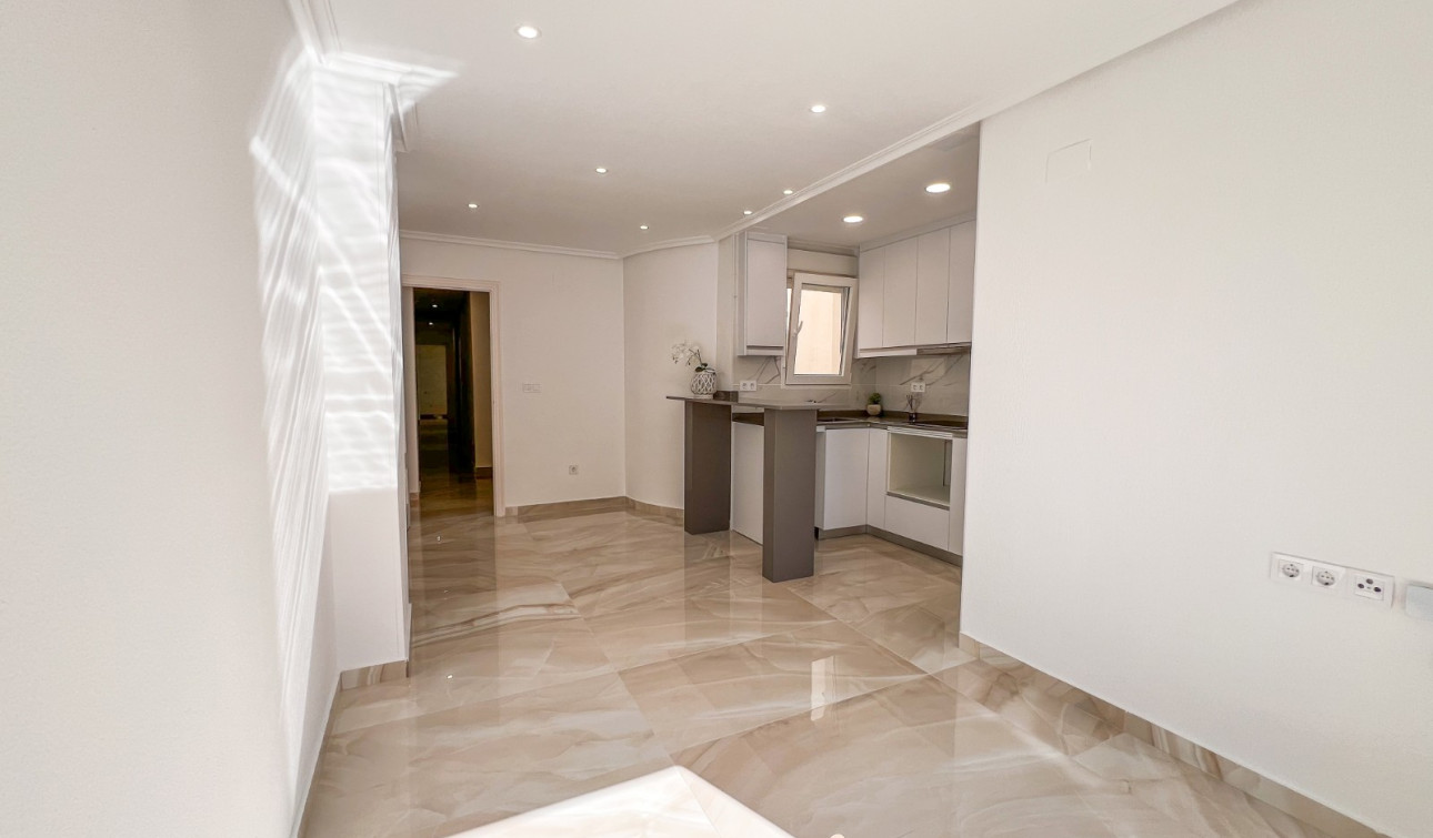 Resale - Apartment / Flat - Torrevieja