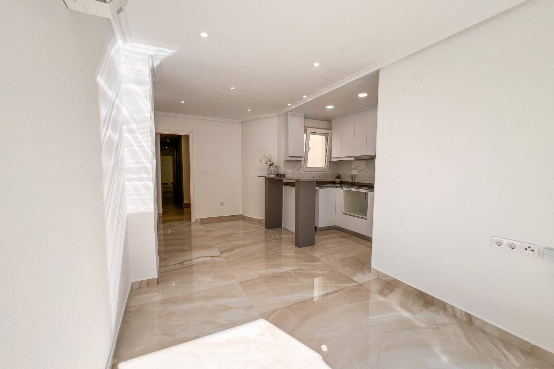 Resale - Apartment / Flat - Torrevieja