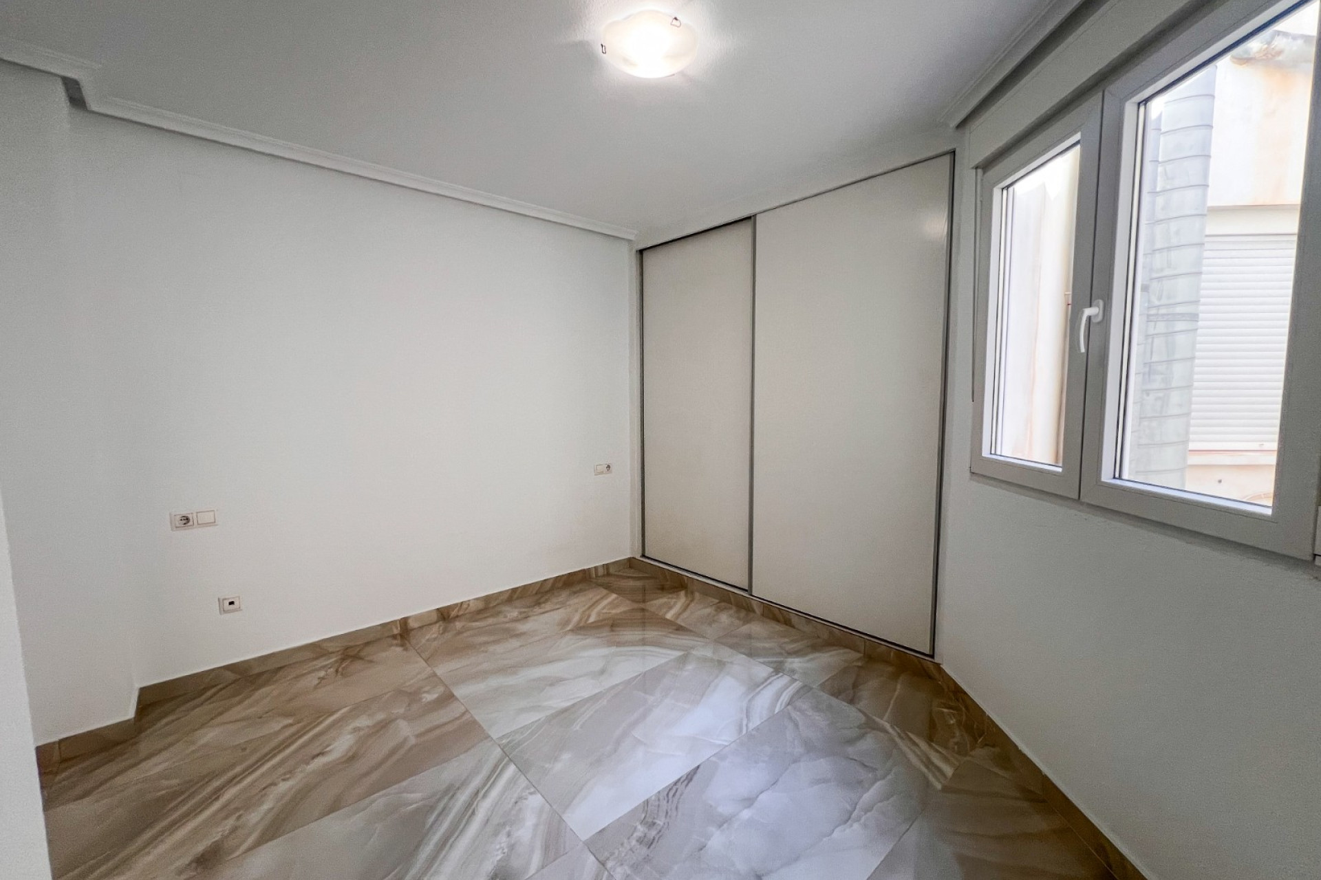 Resale - Apartment / Flat - Torrevieja