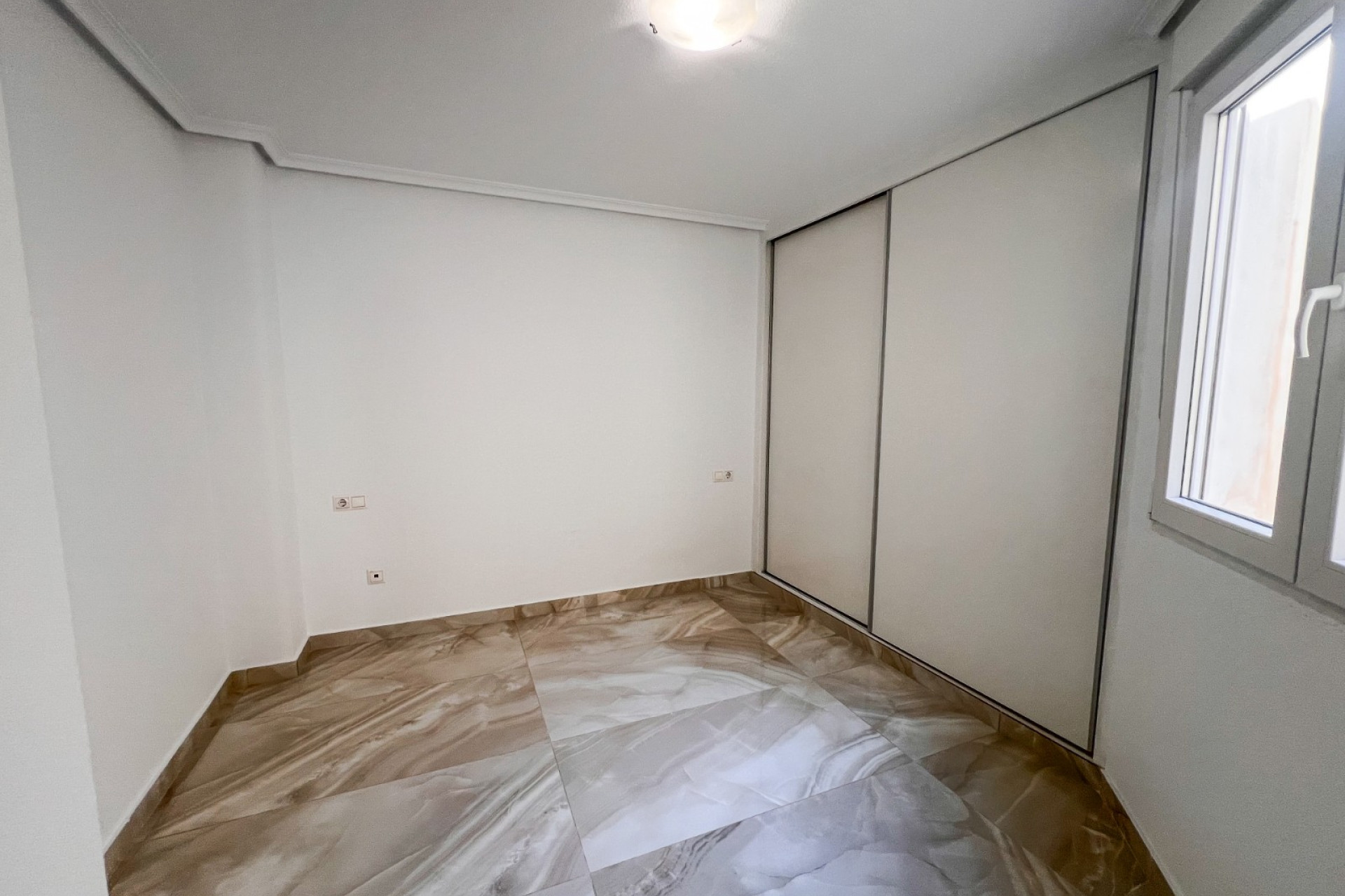 Resale - Apartment / Flat - Torrevieja