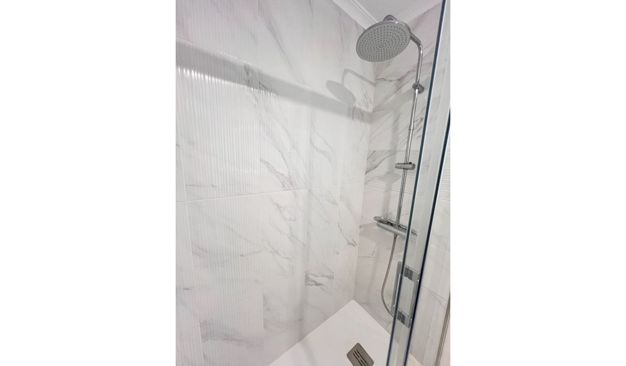 Resale - Apartment / Flat - Torrevieja