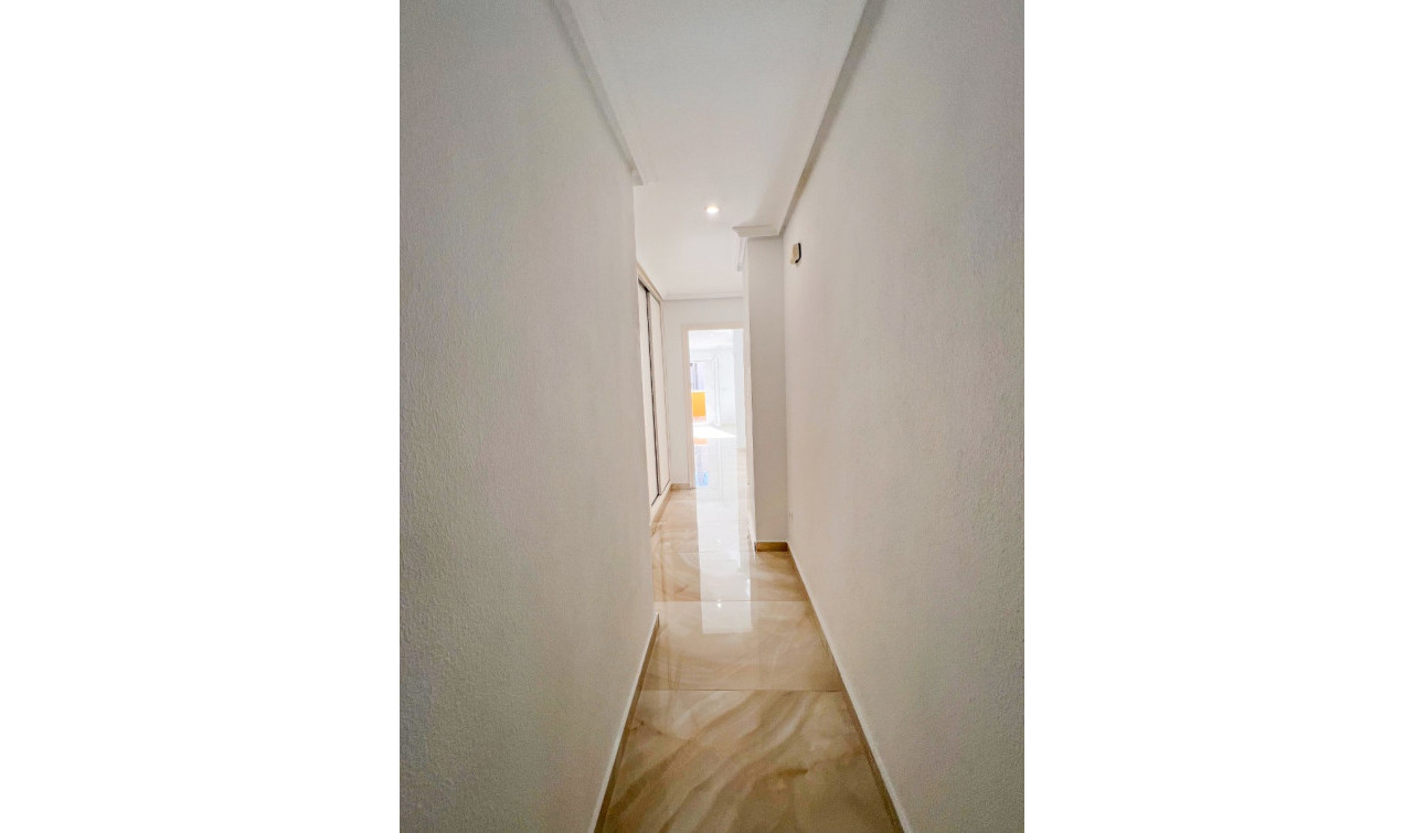 Resale - Apartment / Flat - Torrevieja