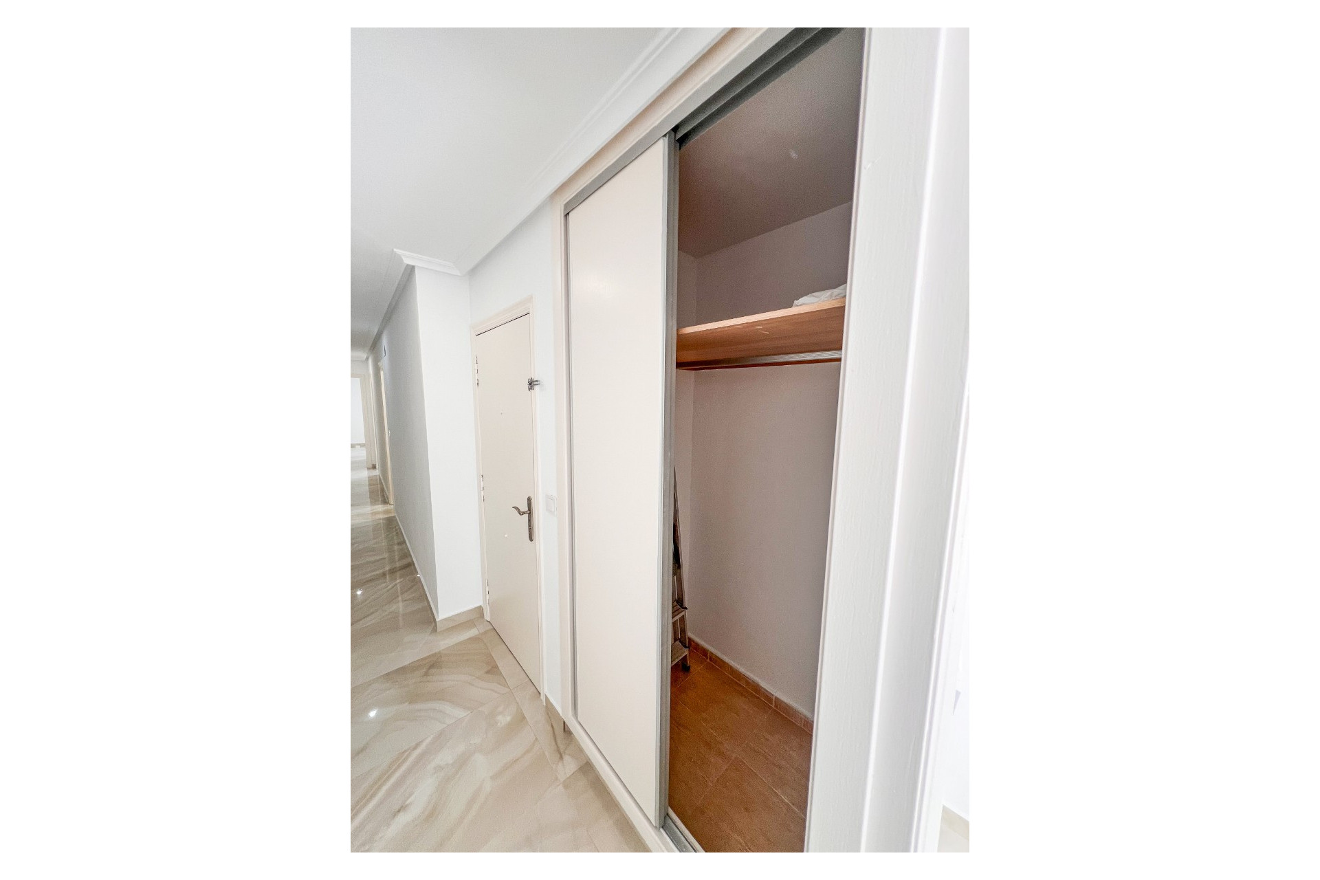 Resale - Apartment / Flat - Torrevieja