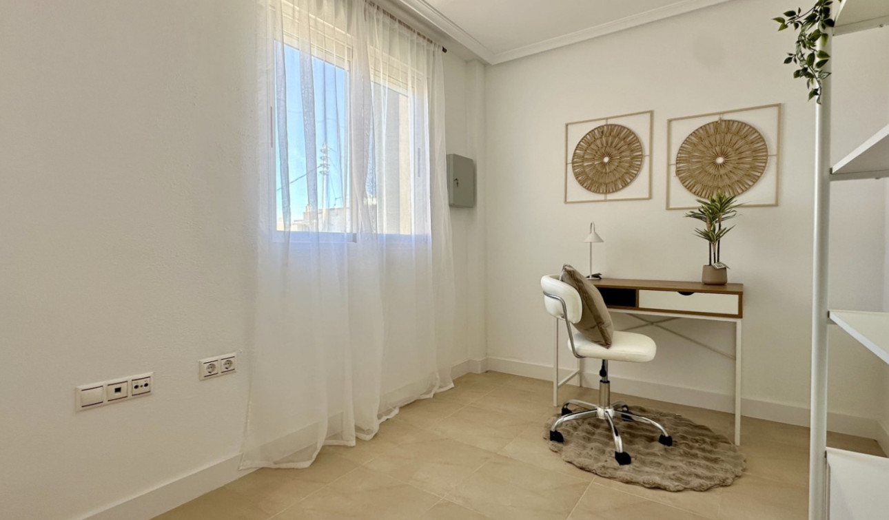 Resale - Apartment / Flat - Torrevieja
