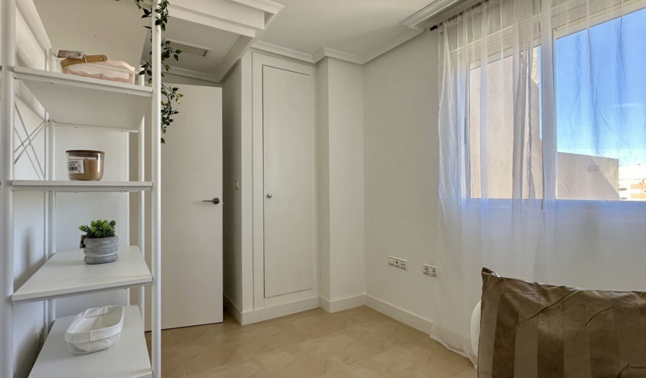 Resale - Apartment / Flat - Torrevieja