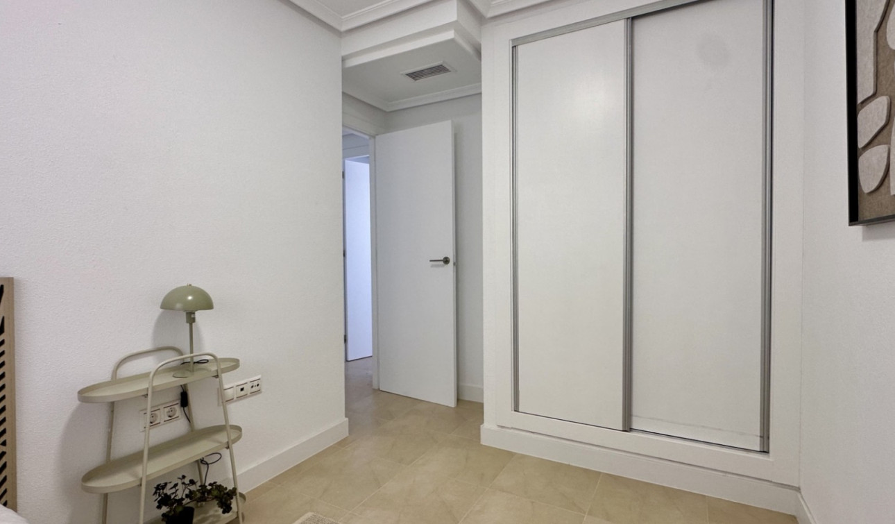 Resale - Apartment / Flat - Torrevieja