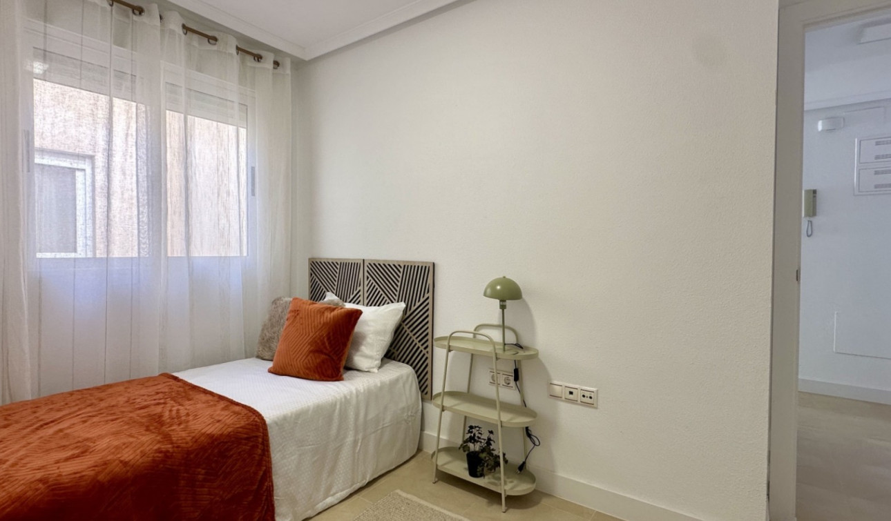 Resale - Apartment / Flat - Torrevieja