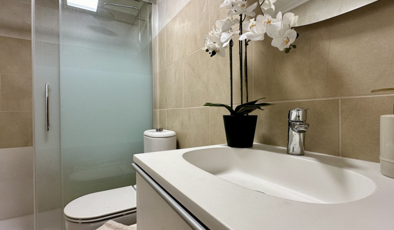 Resale - Apartment / Flat - Torrevieja