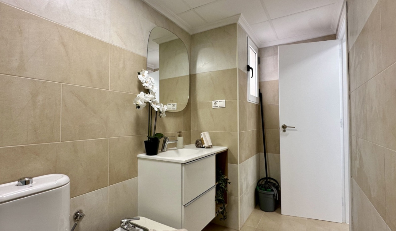 Resale - Apartment / Flat - Torrevieja