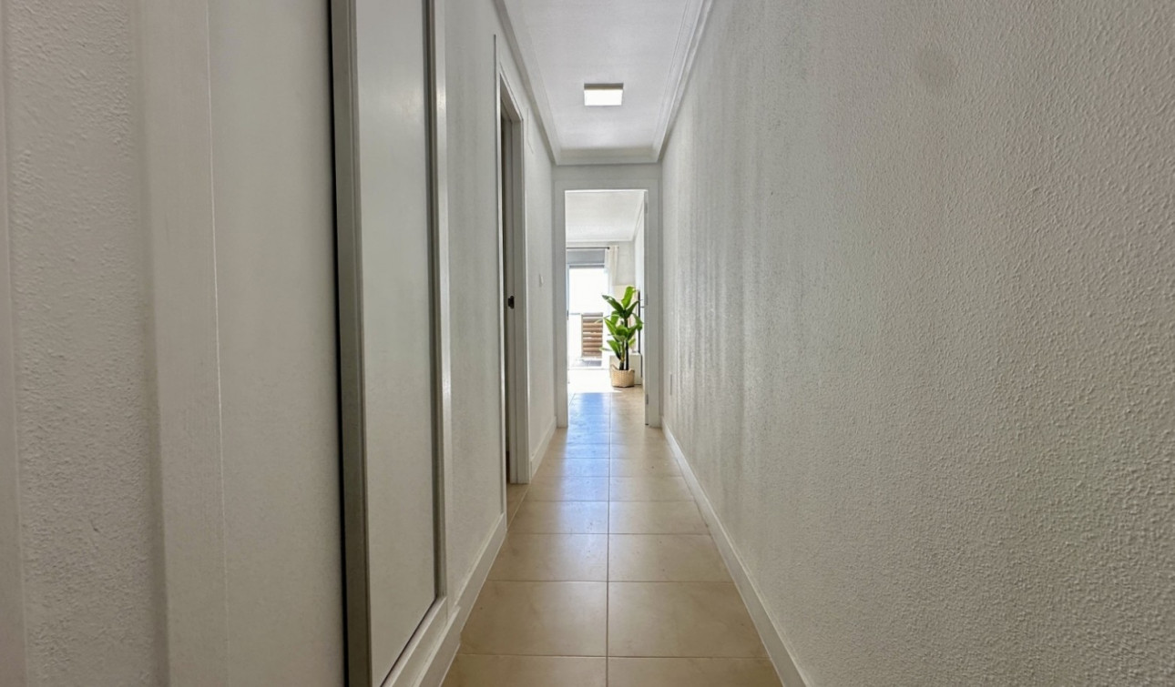Resale - Apartment / Flat - Torrevieja