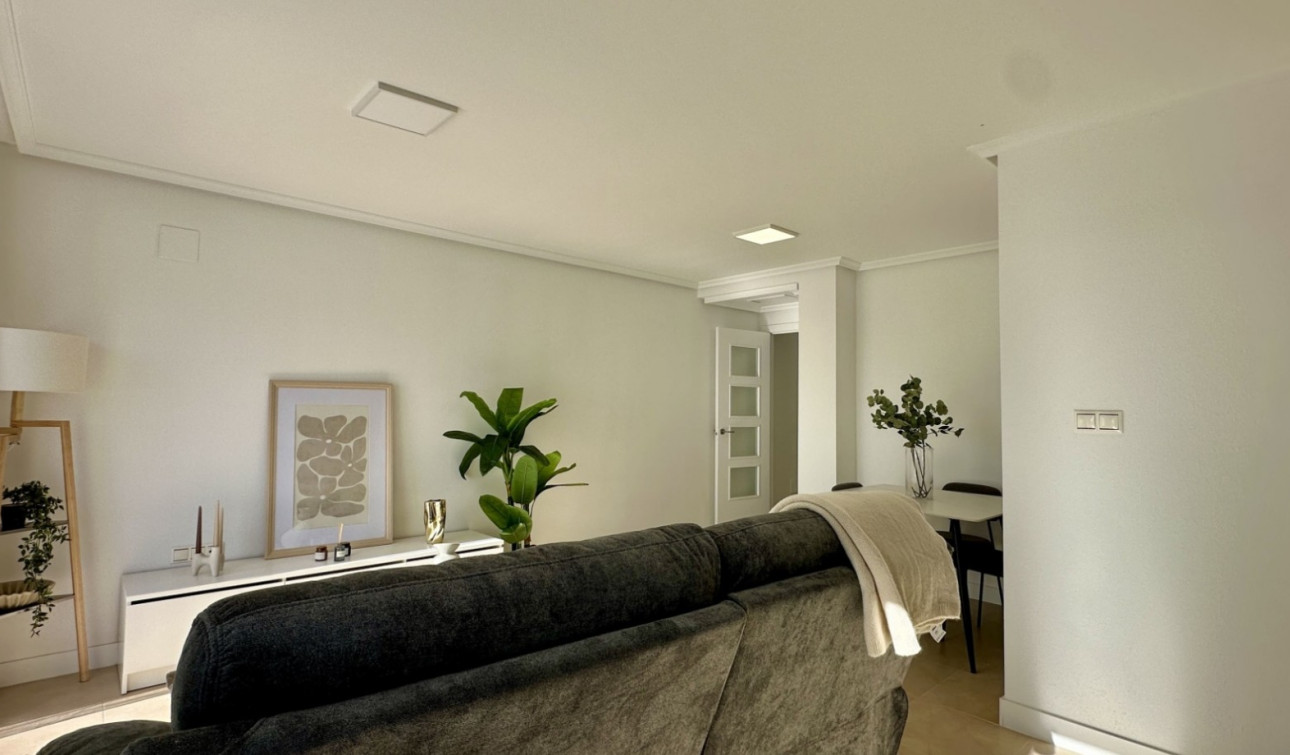 Resale - Apartment / Flat - Torrevieja