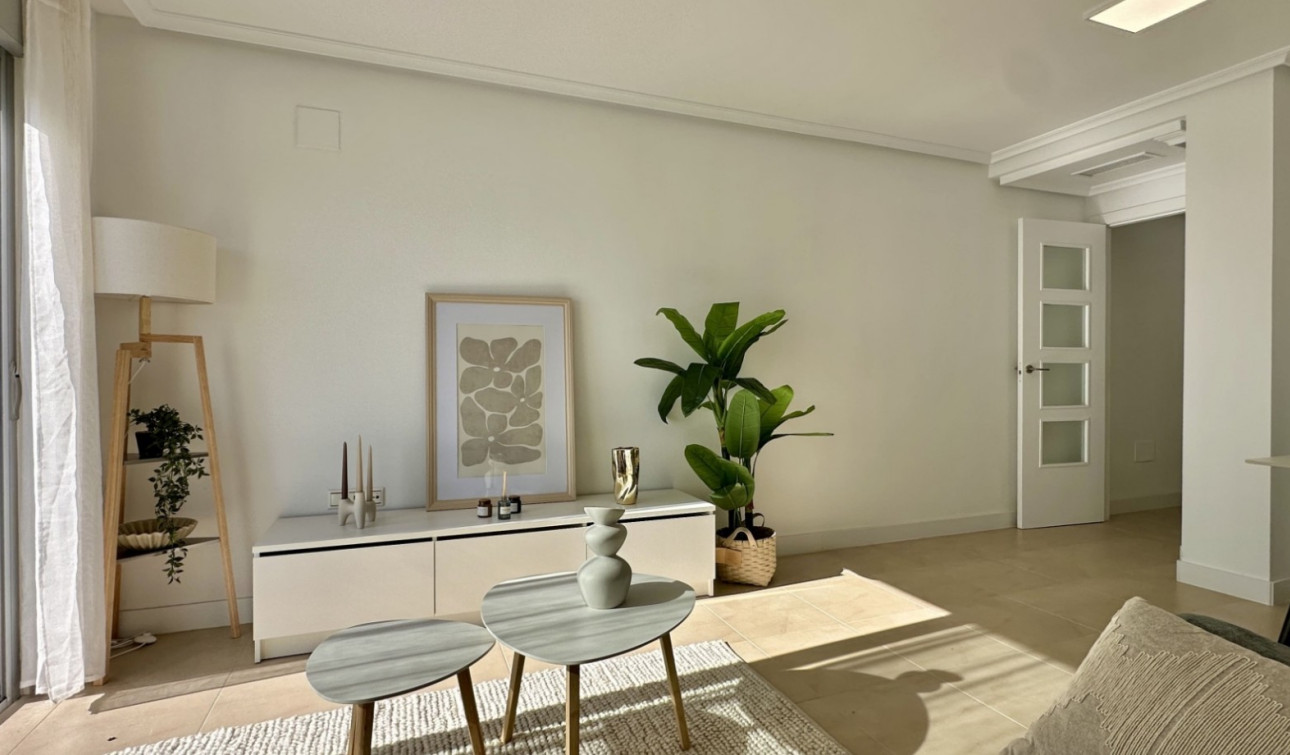 Resale - Apartment / Flat - Torrevieja