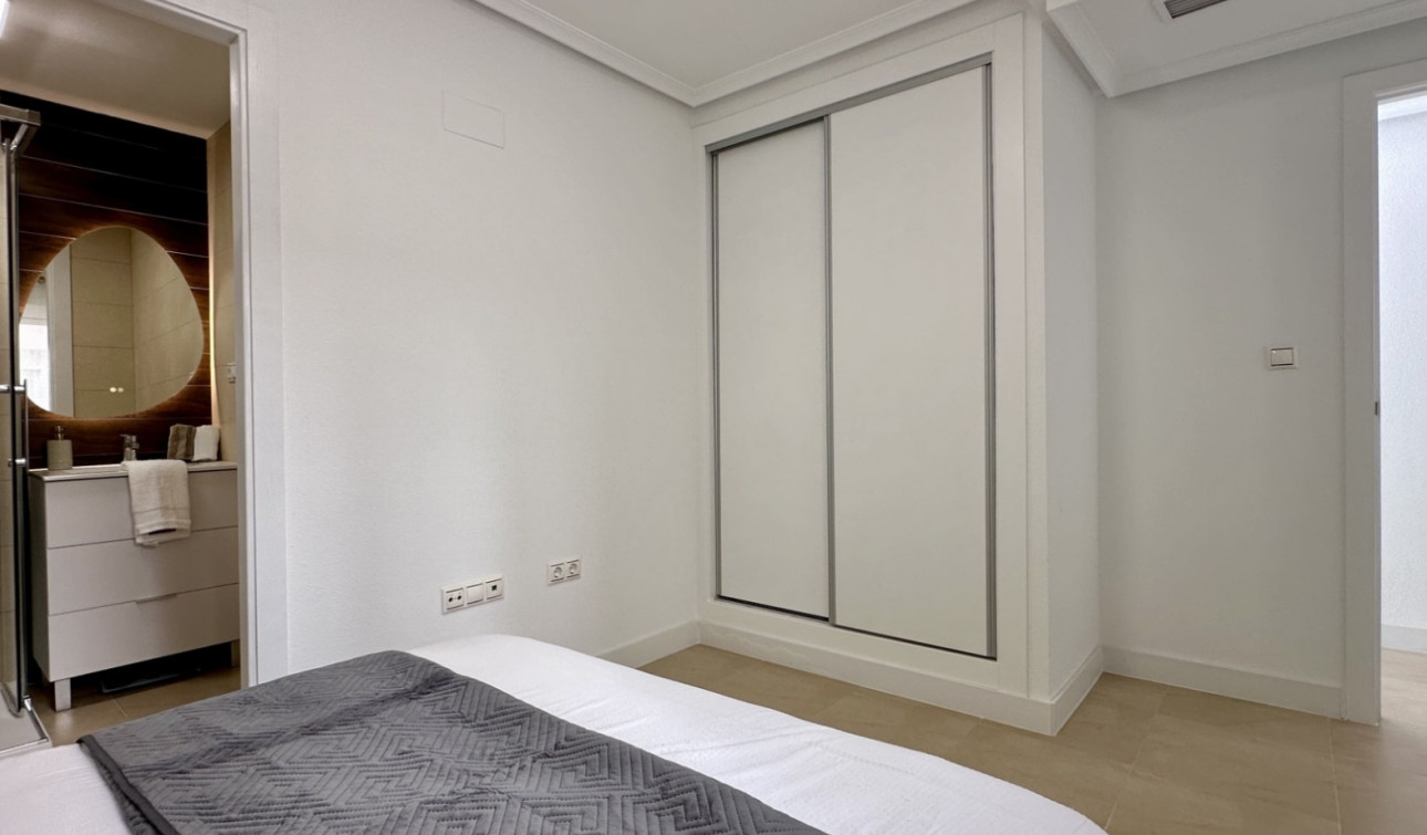 Resale - Apartment / Flat - Torrevieja