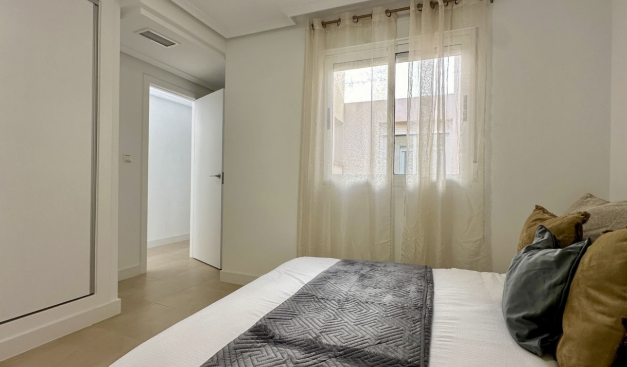 Resale - Apartment / Flat - Torrevieja