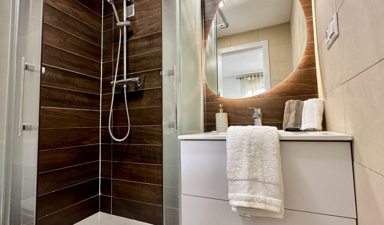 Resale - Apartment / Flat - Torrevieja