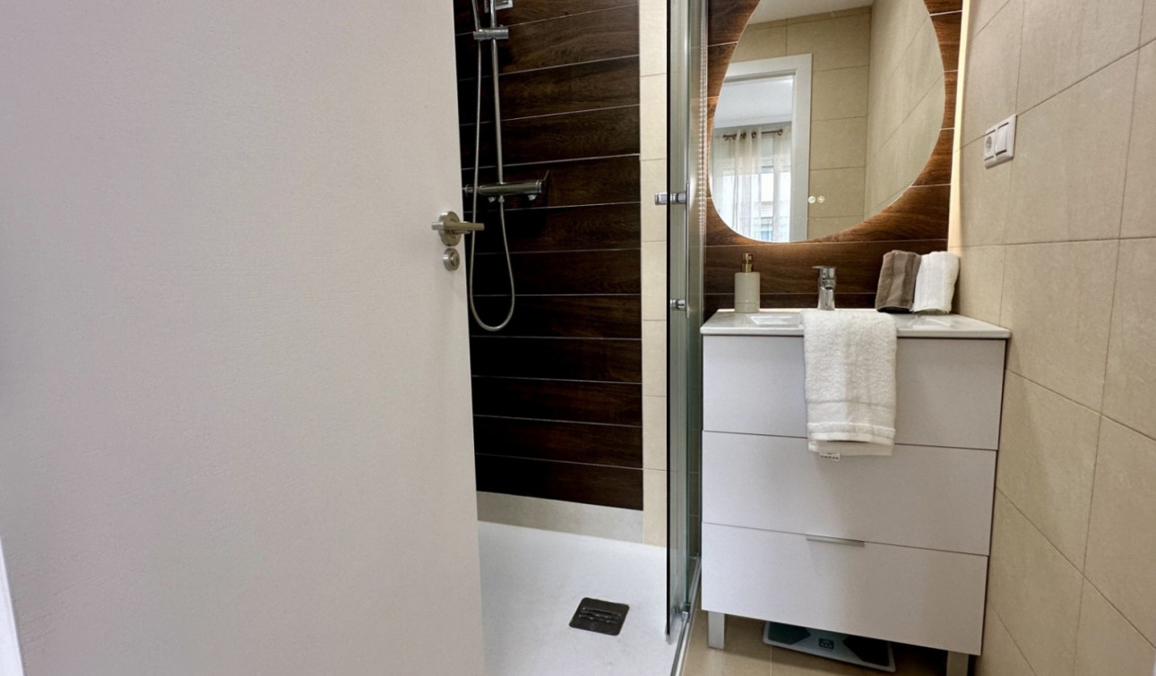 Resale - Apartment / Flat - Torrevieja