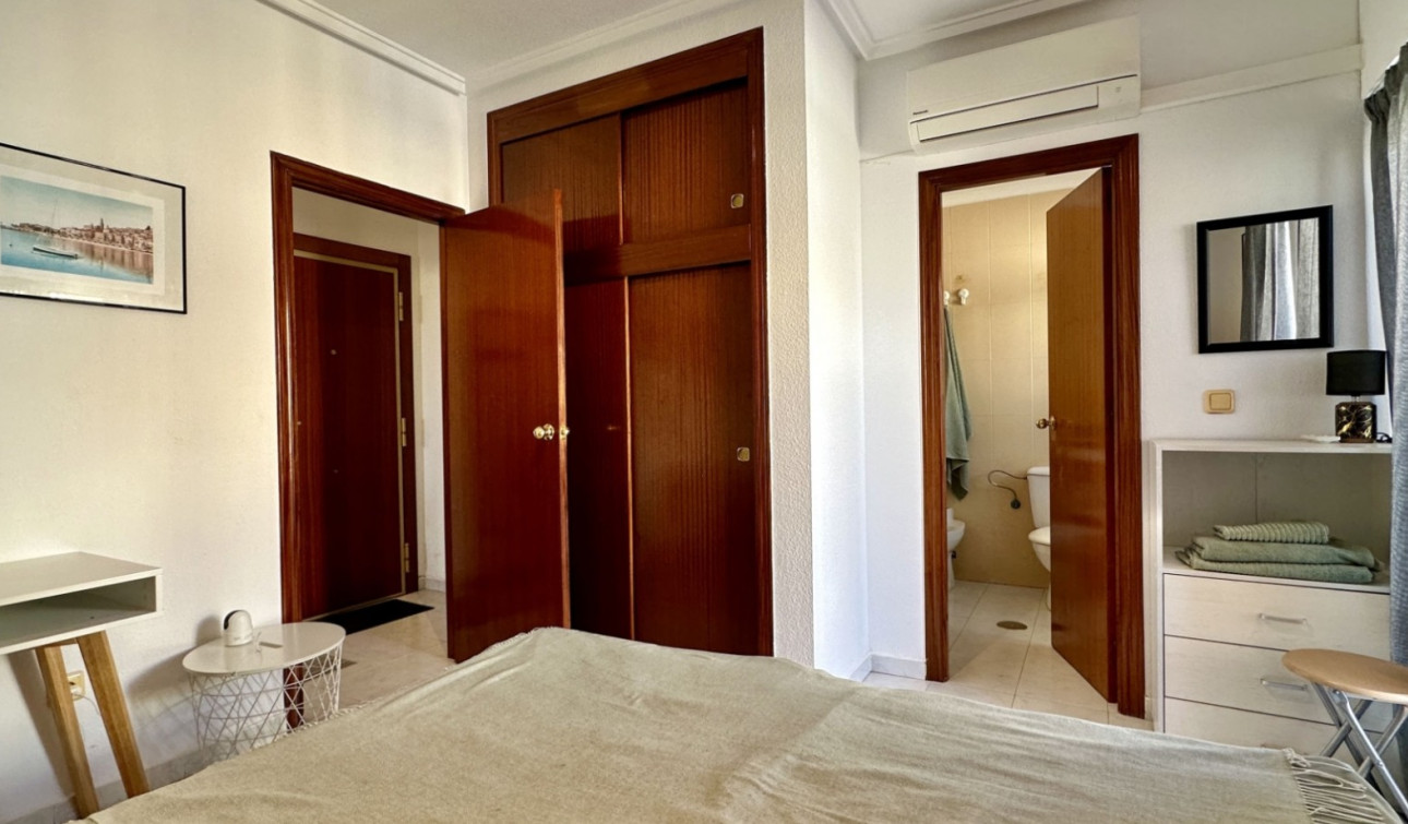 Resale - Apartment / Flat - Torrevieja